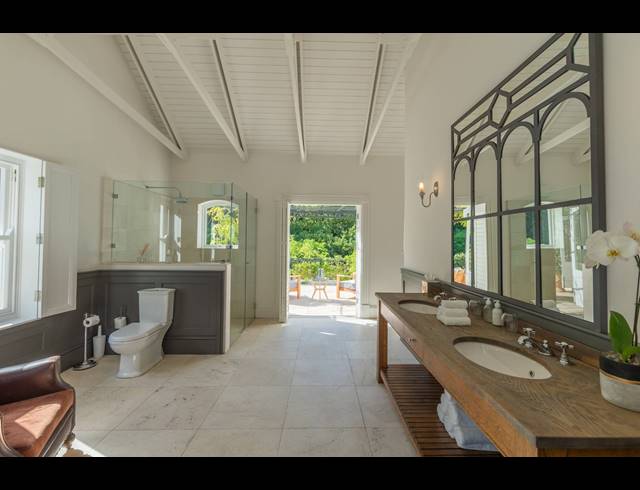 9 BEDROOM HOTEL FOR SALE IN BISHOPSCOURT